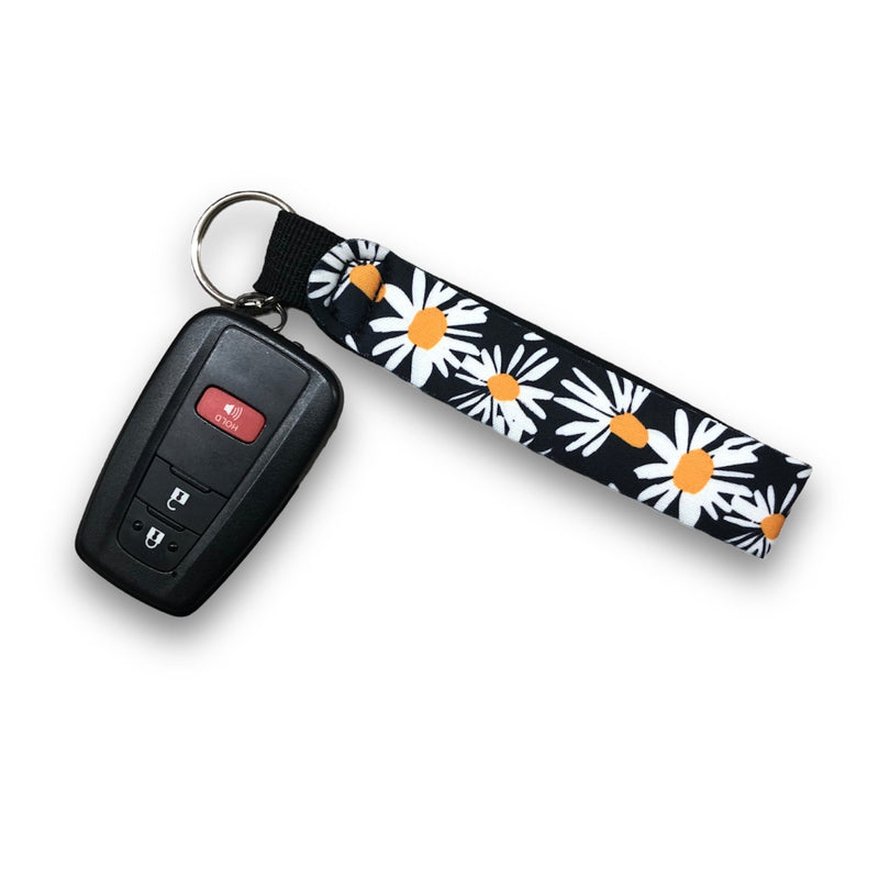 Daisy Wristlet Keychain - Drink Handlers